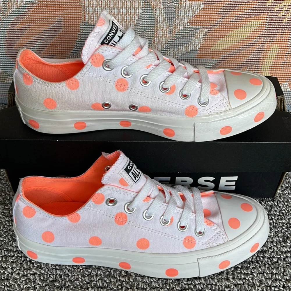 Converse WMNS 560629F
CTAS OX
WHITE/CRIMSON PULS Sneakers - Picture 2 of 16